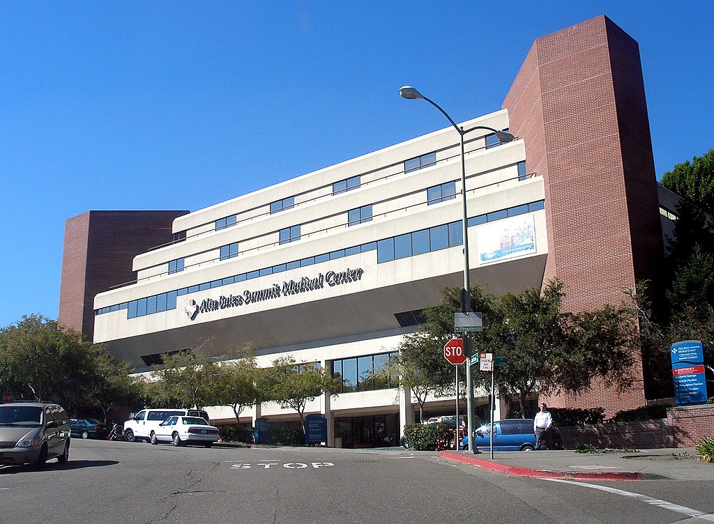 Photo of the exterior of Alta Bates Medical Center in Oakland, California