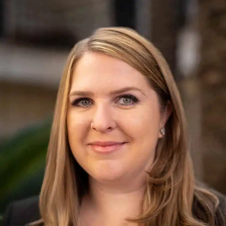 Jennifer Domer headshot